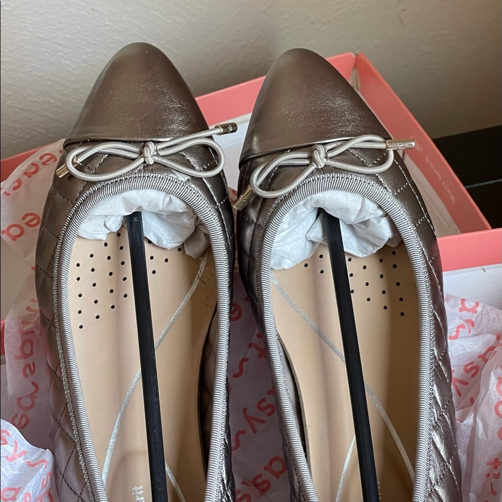Easy Spirit Cerise Low Heel Dress Shoes size 5.5M